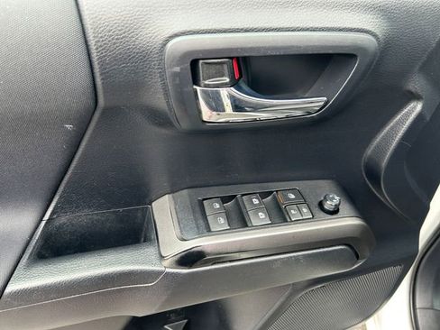 Certified 2019 Toyota Tacoma TRD Sport w/ Technology Package image 8