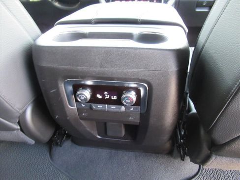 Used 2025 GMC Yukon XL Denali RWD image 30