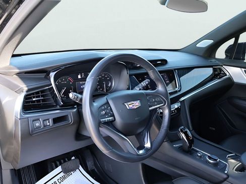 Used 2024 Cadillac XT6 Premium Luxury image 21