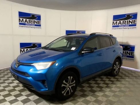 Used 2017 Toyota RAV4 LE FWD image 6