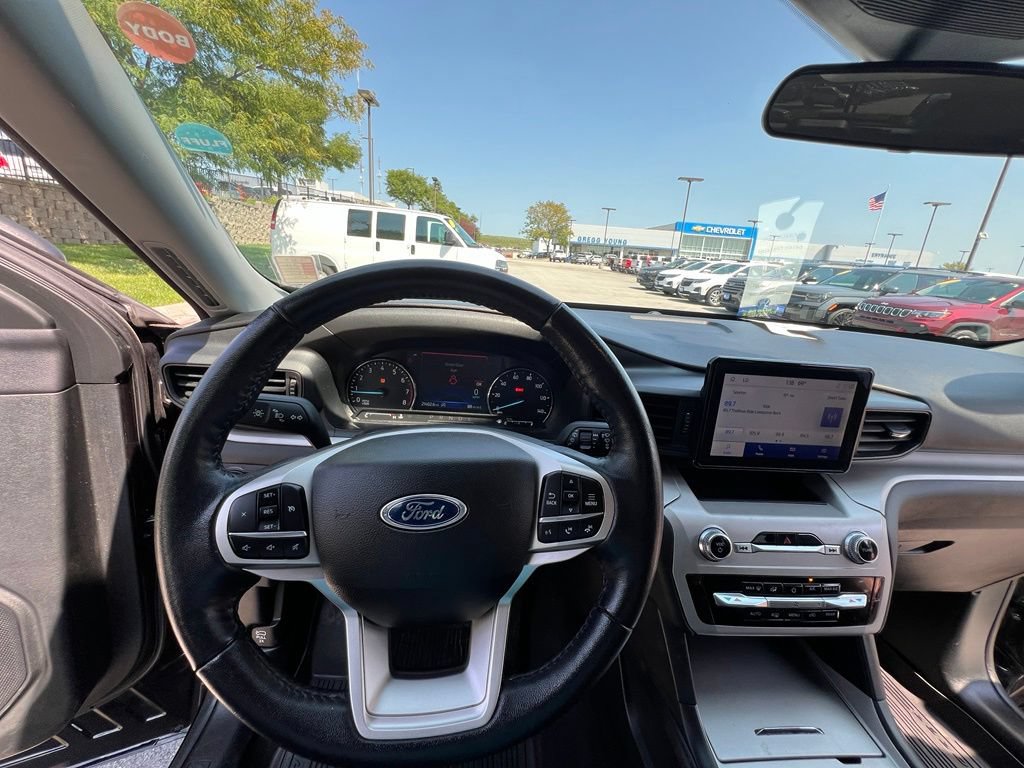 Used 2024 Ford Explorer XLT AWD/4WD image 39