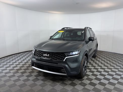 Certified 2022 Kia Sorento X-Line EX AWD/4WD image 2