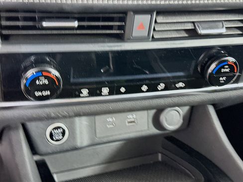 Used 2023 Nissan Rogue SV image 23