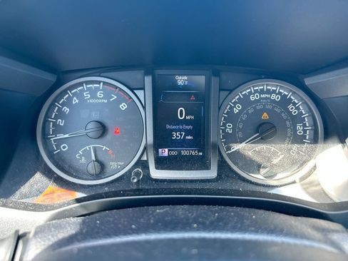 Used 2017 Toyota Tacoma TRD Off-Road w/ Premium & Technology Package RWD image 21