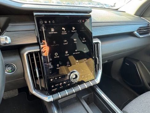 Used 2025 GMC Acadia Elevation image 26