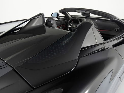 Used 2024 McLaren 750S Spider image 45