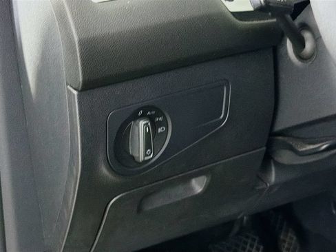 Used 2020 Volkswagen Tiguan SE w/ Panoramic Sunroof Package FWD image 13