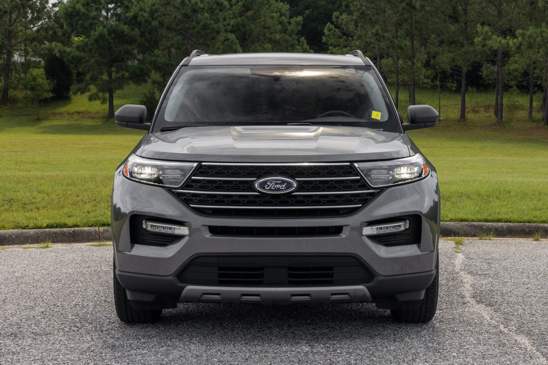 Used 2022 Ford Explorer XLT w/ Equipment Group 202A RWD image 2
