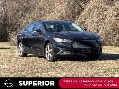 Used 2016 Ford Fusion SE image 1