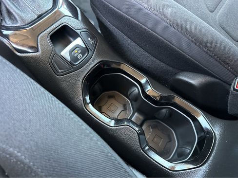 Used 2017 Jeep Renegade Altitude image 29