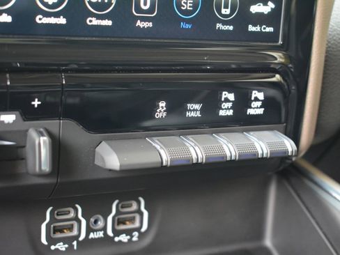 Used 2021 RAM 1500 Laramie AWD/4WD image 19