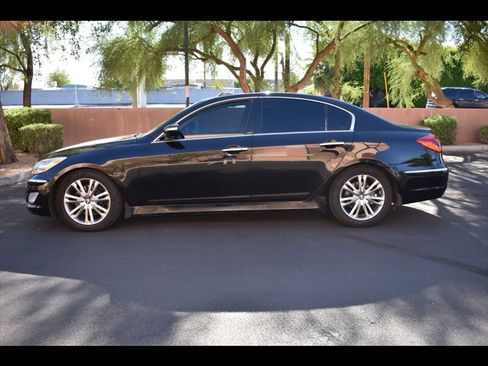 Used 2013 Hyundai Genesis 3.8 w/ Technology Pkg RWD image 4
