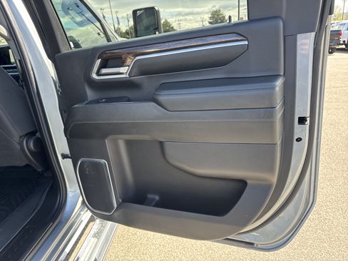 Used 2024 GMC Sierra 3500 SLE w/ SLE Value Package AWD/4WD image 9