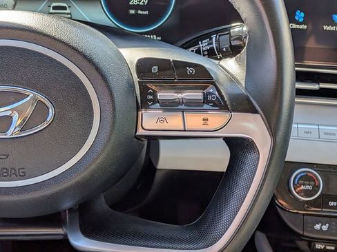 Used 2023 Hyundai Elantra Limited image 16