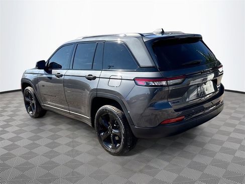 Used 2024 Jeep Grand Cherokee Limited w/ Black Appearance Package image 8