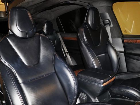 Used 2020 Tesla Model X image 90