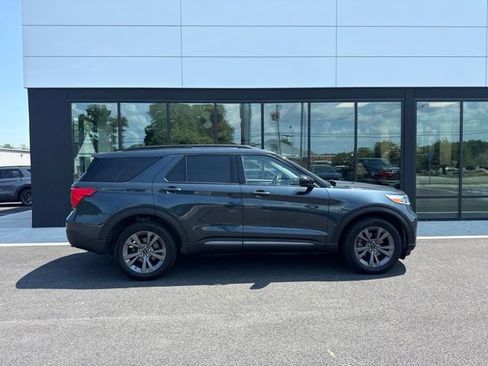 Used 2023 Ford Explorer XLT w/ Equipment Group 202A AWD/4WD image 2