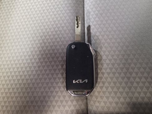 Used 2025 Kia Soul LX image 32