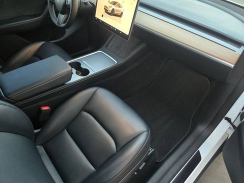 Used 2024 Tesla Model Y Long Range AWD/4WD image 27