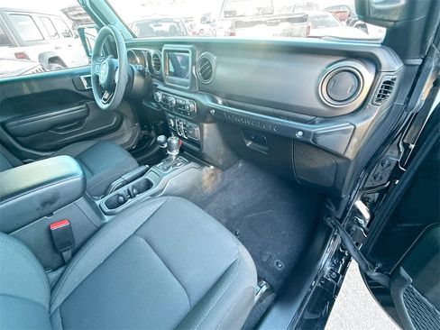 Used 2023 Jeep Wrangler Unlimited image 33