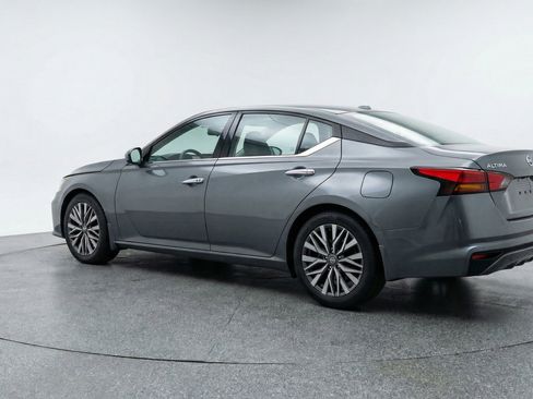 Used 2025 Nissan Altima 2.5 SV FWD image 6