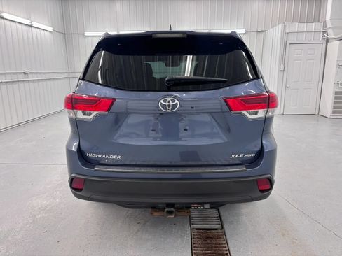 Used 2019 Toyota Highlander XLE AWD/4WD image 5