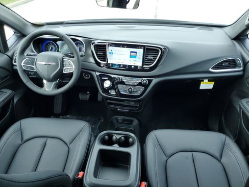 New 2026 Chrysler Voyager LX image 12