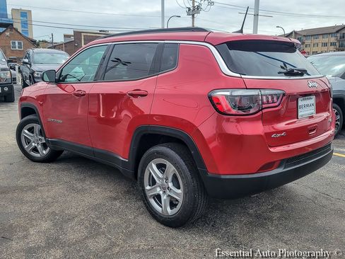 Used 2023 Jeep Compass Latitude AWD/4WD image 4