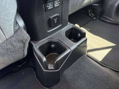Used 2025 Jeep Wrangler Unlimited Sahara AWD/4WD image 11