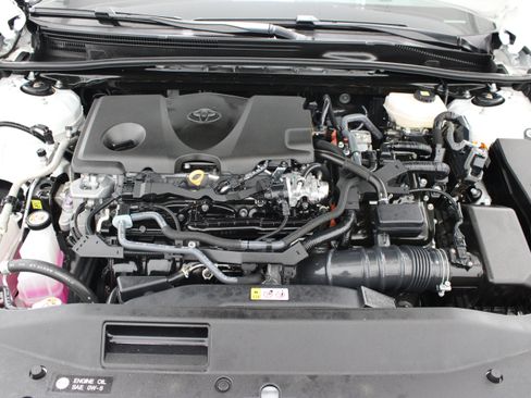 Used 2025 Toyota Camry SE w/ Convenience Package FWD image 33