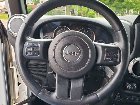 Used 2015 Jeep Wrangler Unlimited Sahara w/ Dual Top Group AWD/4WD image 15