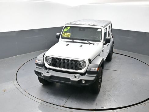 Used 2025 Jeep Wrangler Unlimited Sport AWD/4WD image 18