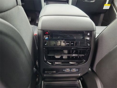 New 2025 Jeep Grand Cherokee L Limited w/ Trailer Tow Package image 28