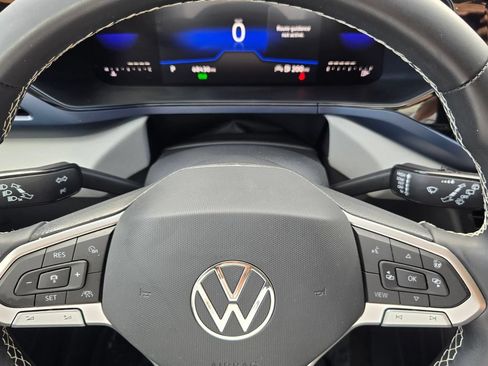 Certified 2023 Volkswagen Taos SE w/ Panoramic Sunroof Package FWD image 23