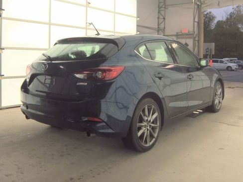 Used 2018 MAZDA MAZDA3 Touring FWD image 2