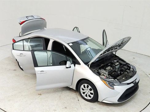 Used 2022 Toyota Corolla LE FWD image 43