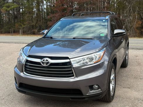 Used 2015 Toyota Highlander Limited Platinum image 2