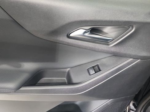 Used 2025 Chevrolet Equinox LT image 28