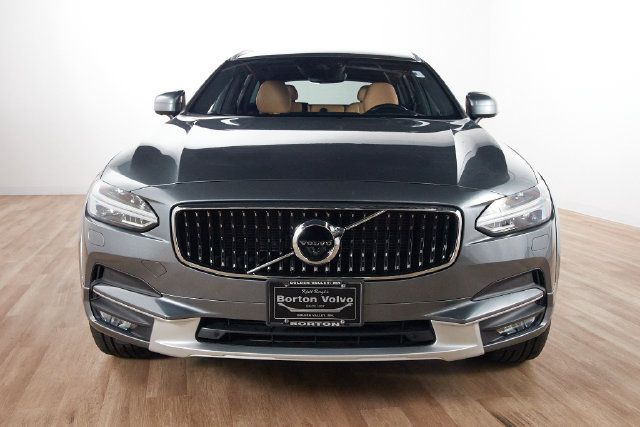 Used 2017 Volvo V90 T6 Cross Country AWD/4WD image 2
