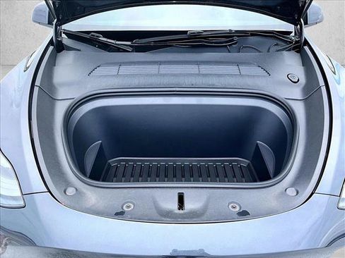 Used 2025 Tesla Model Y Long Range RWD image 11