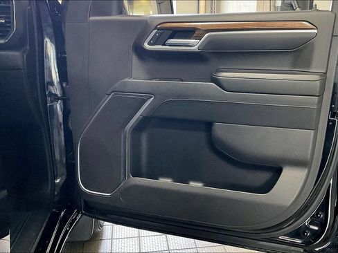 Used 2025 Chevrolet Silverado 1500 LT RWD image 21