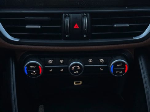 Used 2019 Alfa Romeo Giulia AWD image 30