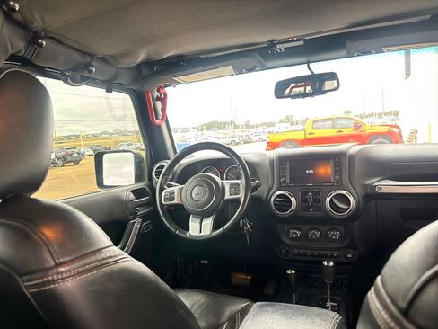 Used 2016 Jeep Wrangler Unlimited Rubicon image 22