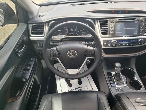 Certified 2019 Toyota Highlander XLE FWD image 13