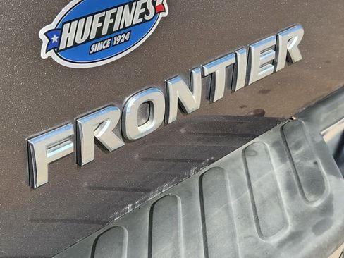 Used 2018 Nissan Frontier SV image 11