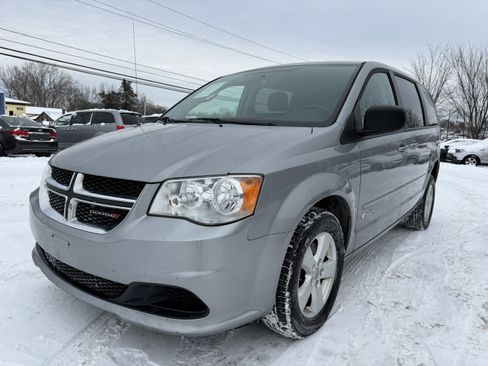 Used 2015 Dodge Grand Caravan SE w/ Quick Order Package 29E SE image 2