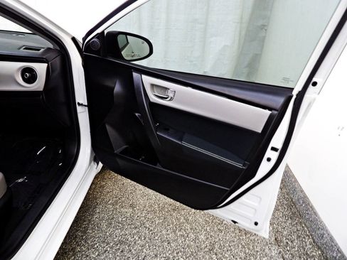 Used 2017 Toyota Corolla LE FWD image 13