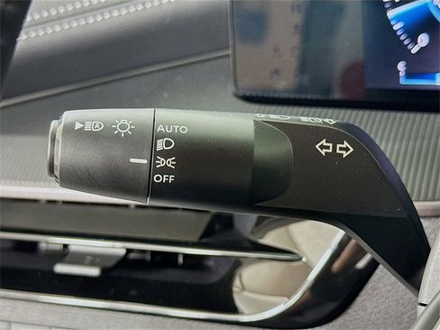 Certified 2025 Nissan Murano SV image 15