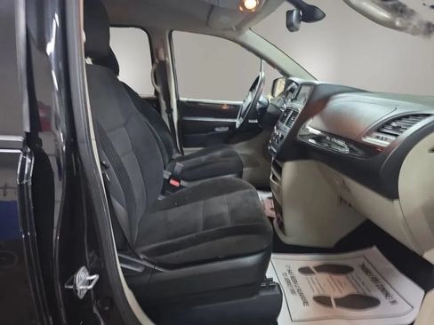 Used 2019 Dodge Grand Caravan SE w/ UConnect Hands-Free Group FWD image 11