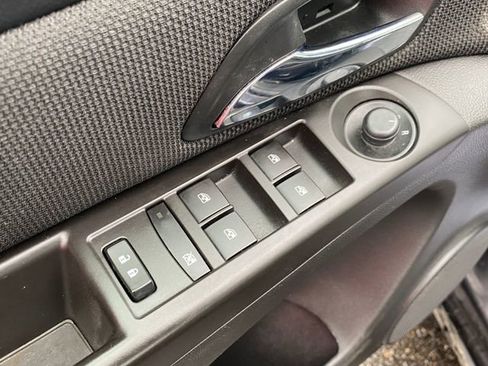 Used 2016 Chevrolet Cruze LT image 7